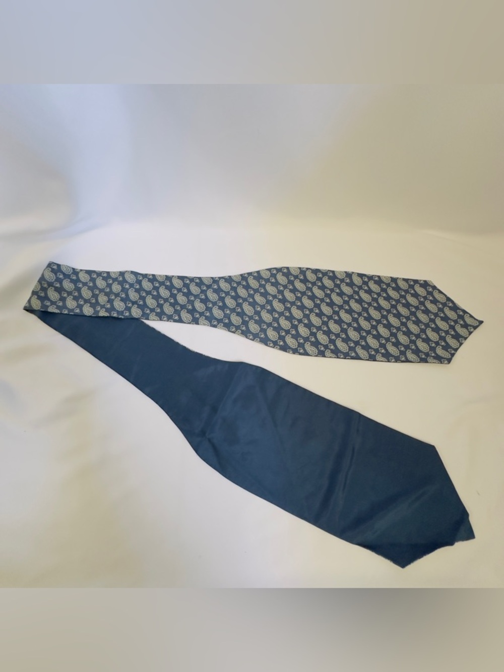 Lord and Taylor "The Mans Shop" Navy White Paisley Pattern Loose Silk Bow Tie